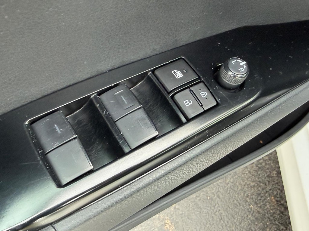 Toyota Camry Vehicle Image 15