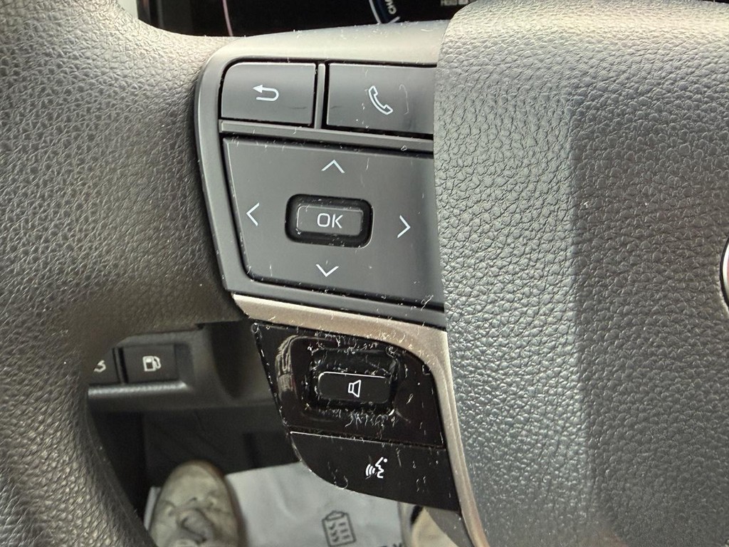 Toyota Camry Vehicle Image 17