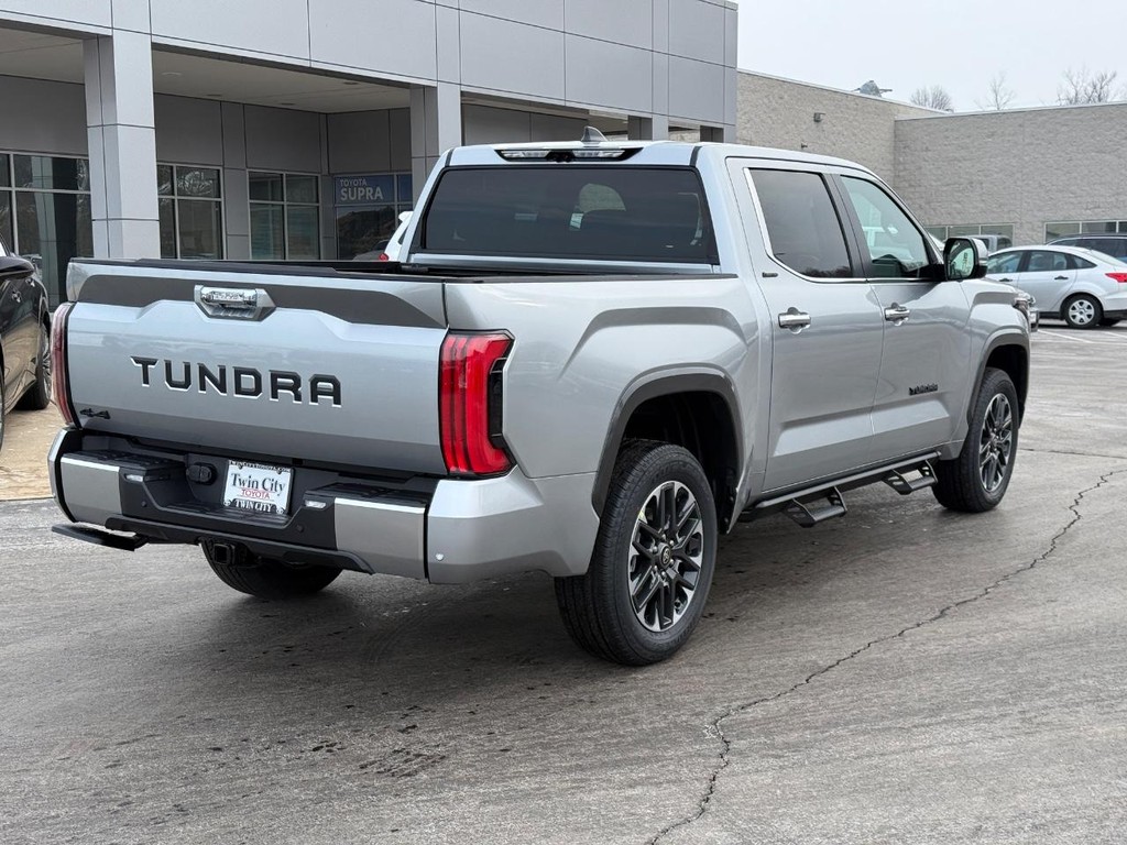 Toyota Tundra 4WD Vehicle Image 3