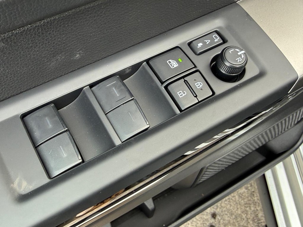 Toyota Tundra 4WD Vehicle Image 11