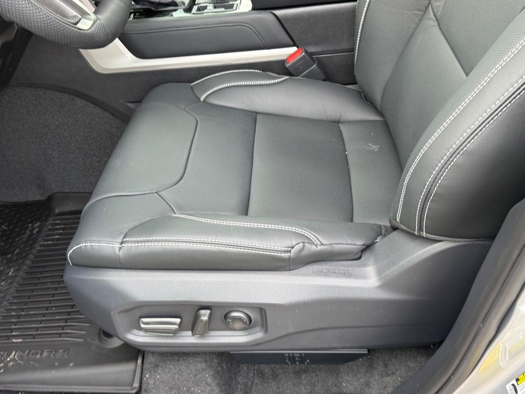 Toyota Tundra 4WD Vehicle Image 13