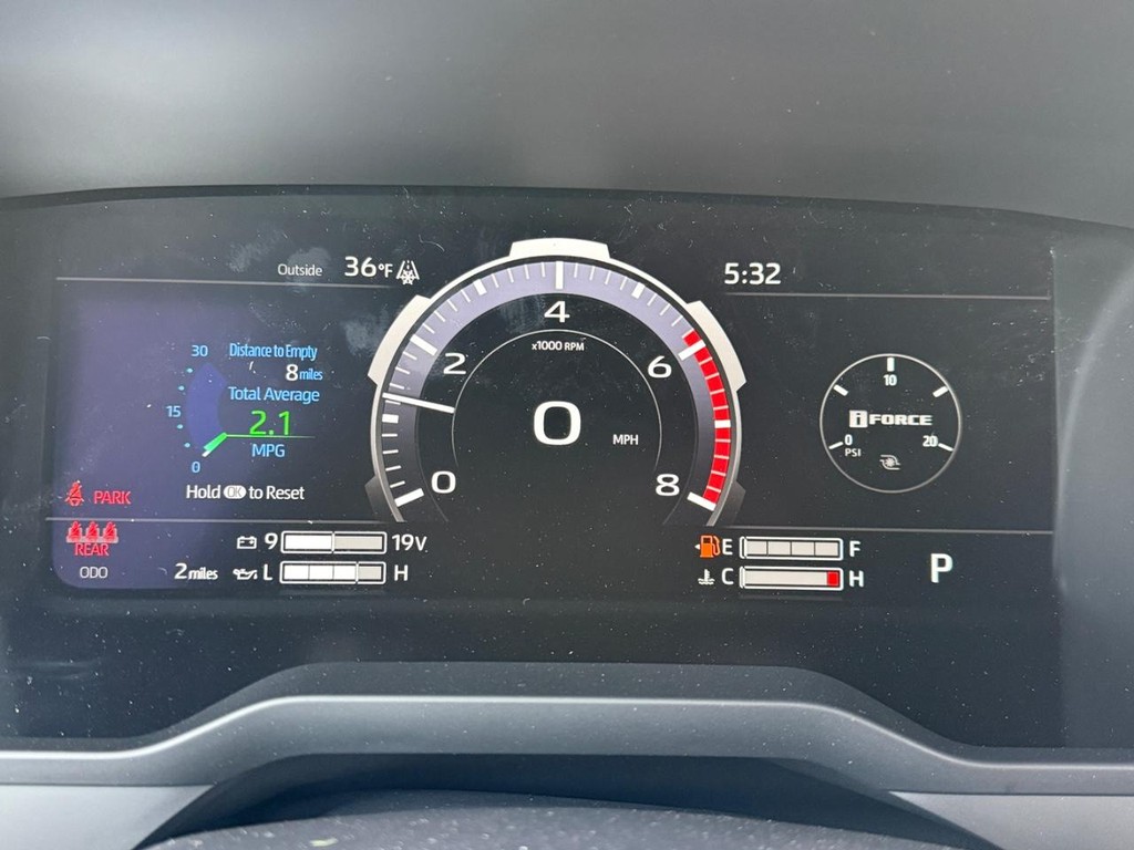 Toyota Tundra 4WD Vehicle Image 16