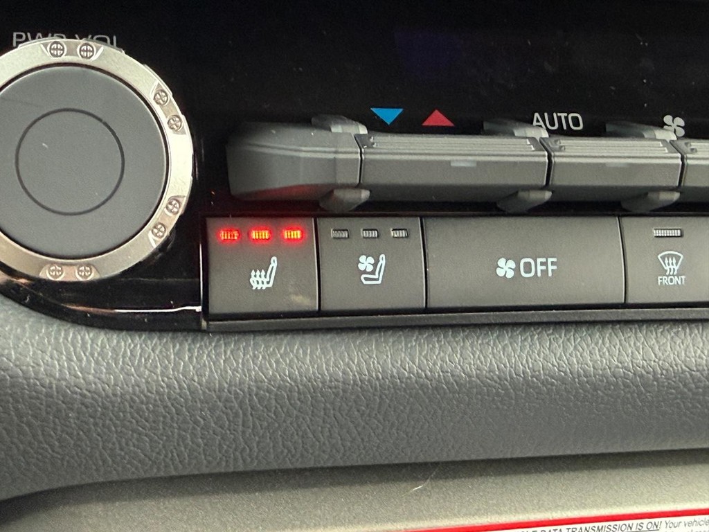 Toyota Tundra 4WD Vehicle Image 18