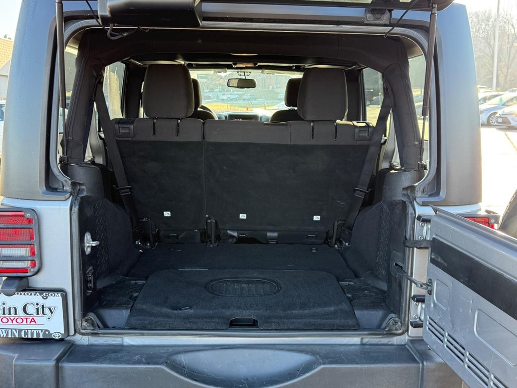 Jeep Wrangler Unlimited Vehicle Image 4