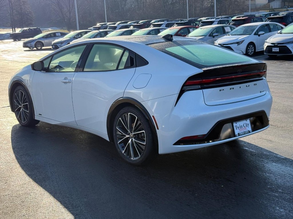 Toyota Prius Vehicle Image 6