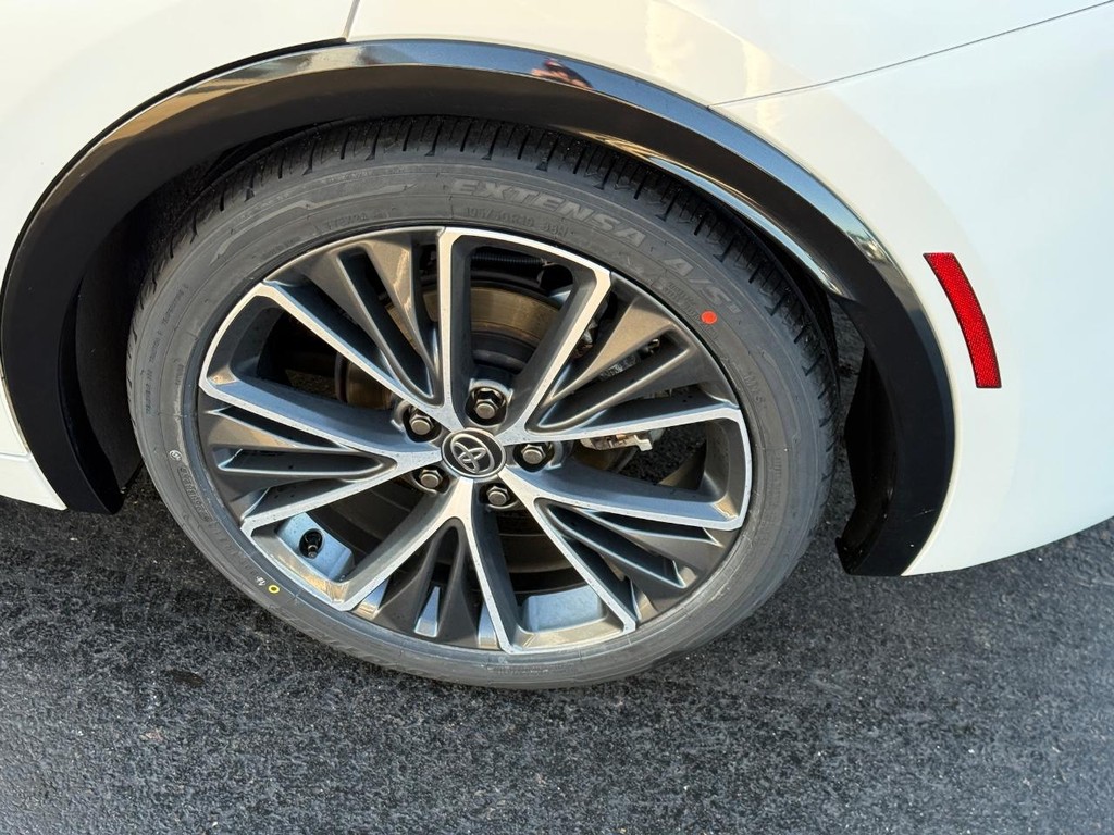 Toyota Prius Vehicle Image 7