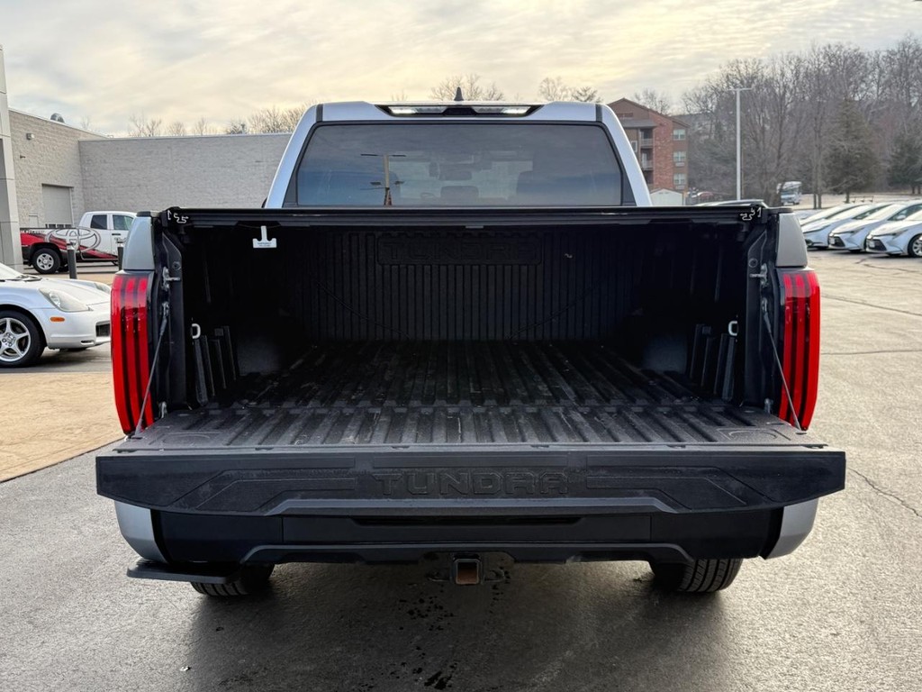 Toyota Tundra 4WD Vehicle Image 4