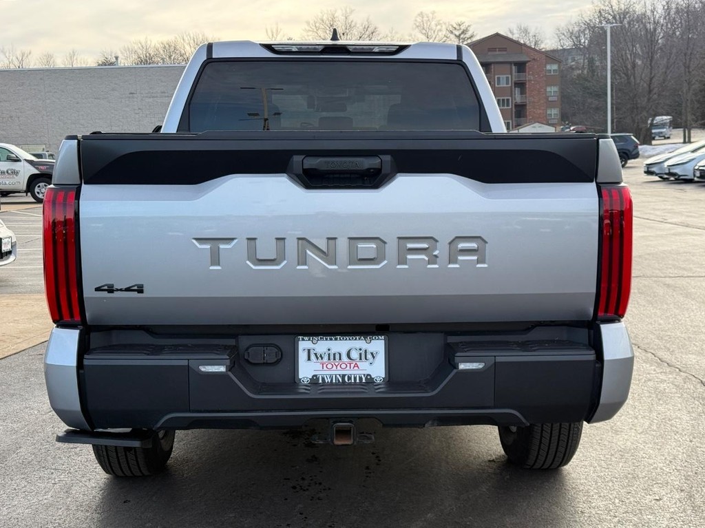 Toyota Tundra 4WD Vehicle Image 5