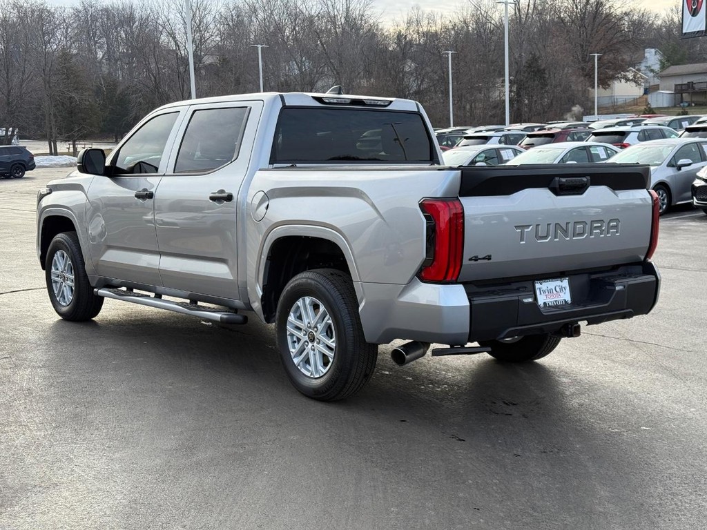 Toyota Tundra 4WD Vehicle Image 6