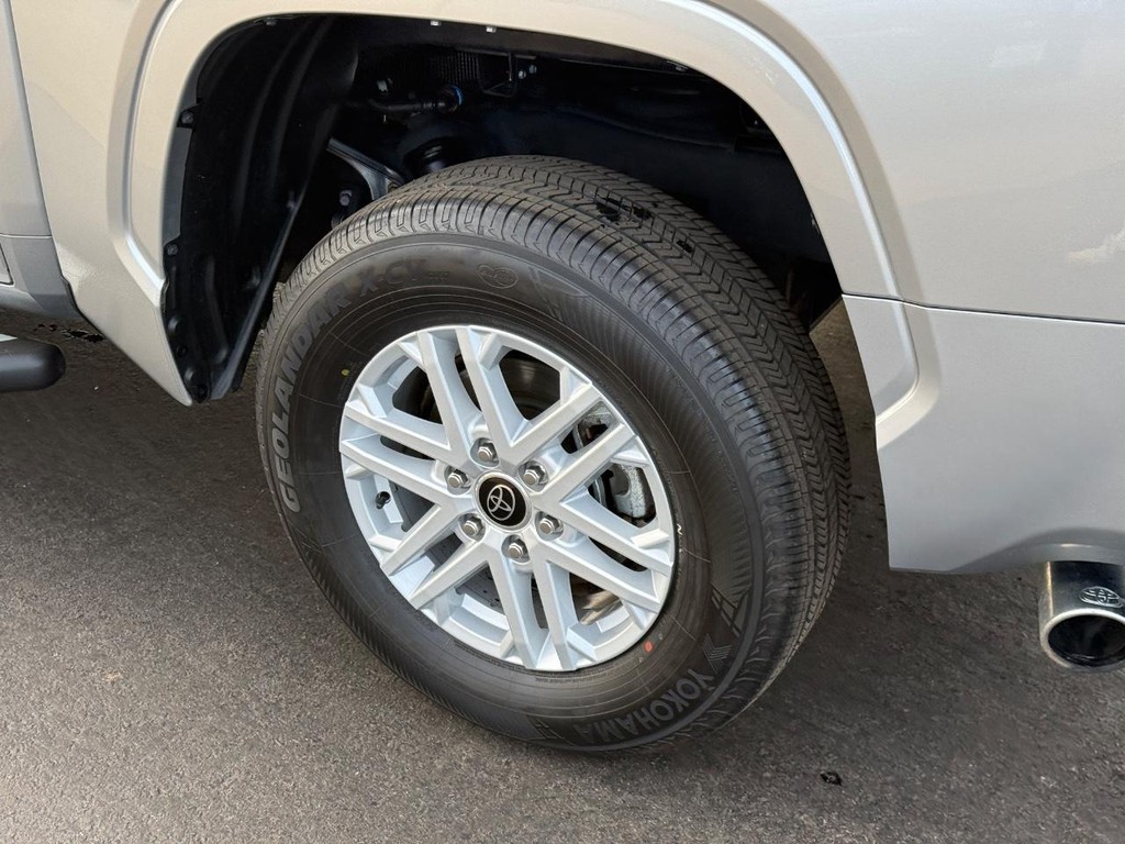 Toyota Tundra 4WD Vehicle Image 7