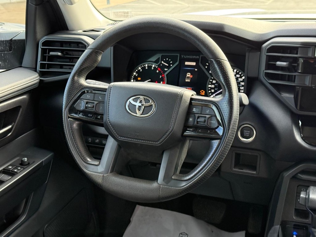 Toyota Tundra 4WD Vehicle Image 12