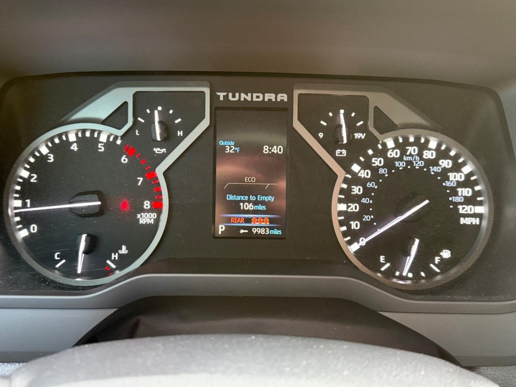 Toyota Tundra 4WD Vehicle Image 18