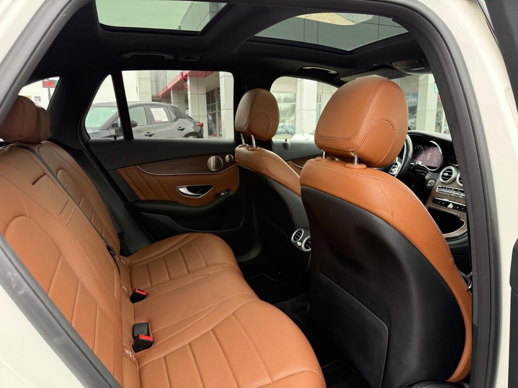 Mercedes-Benz GLC Vehicle Image 11