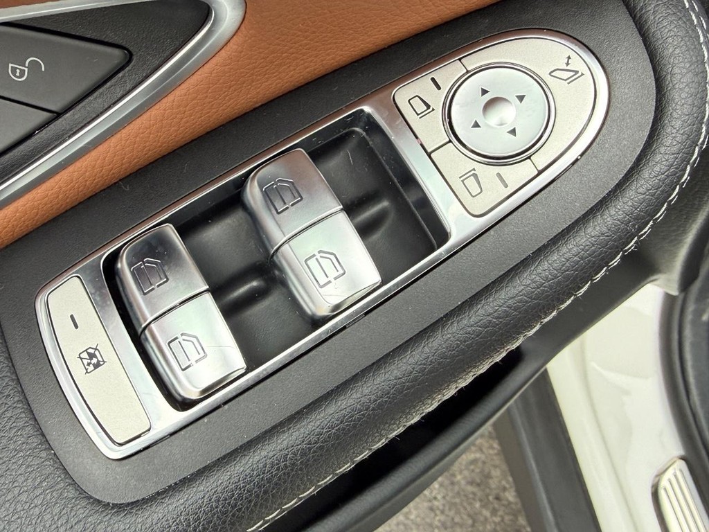 Mercedes-Benz GLC Vehicle Image 15