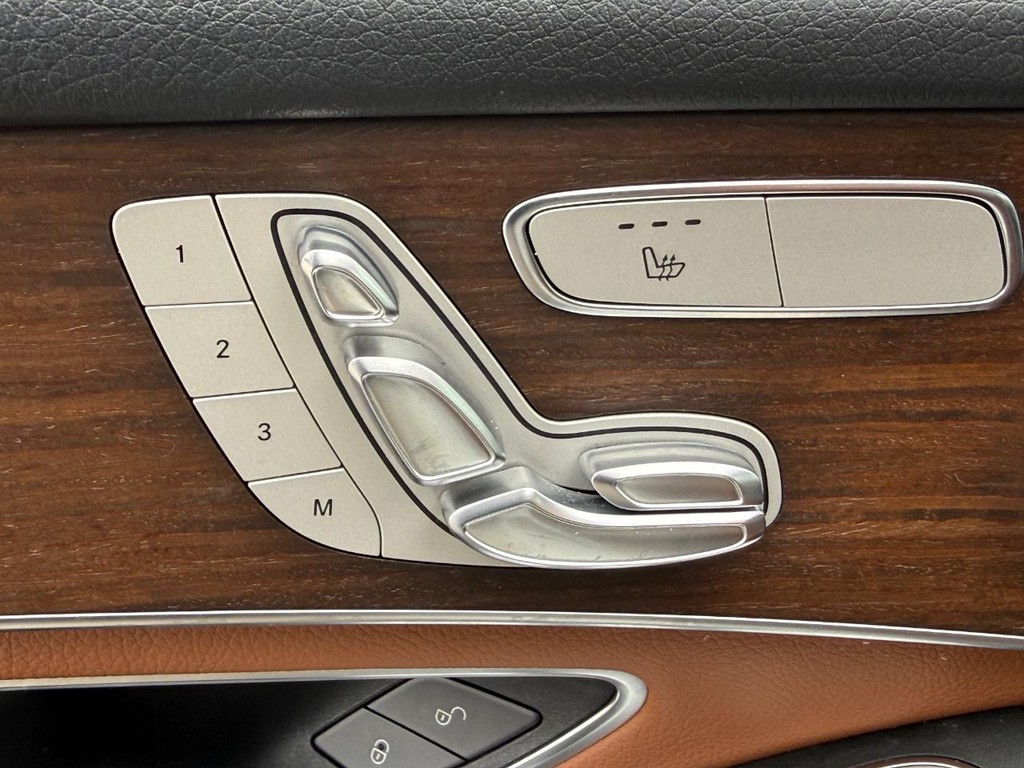 Mercedes-Benz GLC Vehicle Image 16