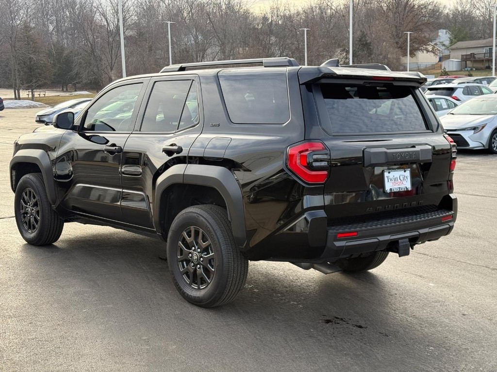 Toyota 4Runner Vehicle Image 6