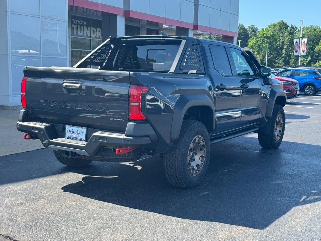 Toyota Tacoma 4WD Vehicle Image 3