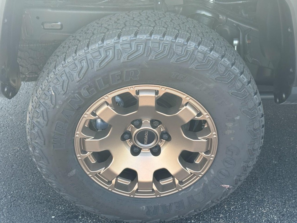 Toyota Tacoma 4WD Vehicle Image 5