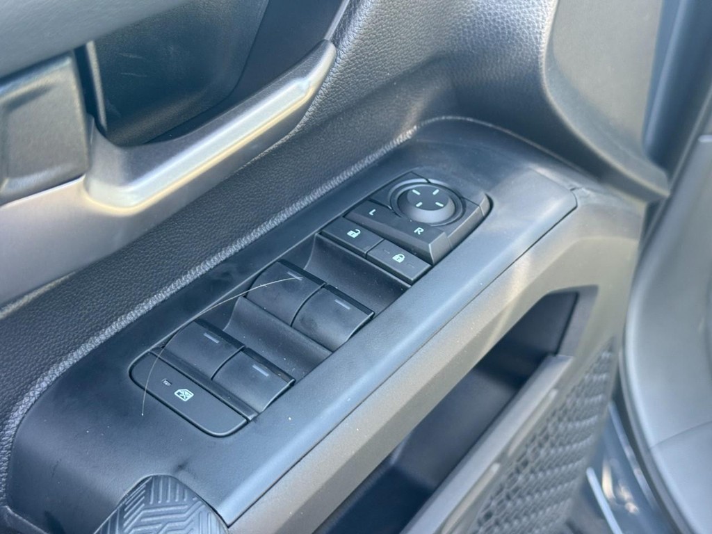 Toyota Tacoma 4WD Vehicle Image 12