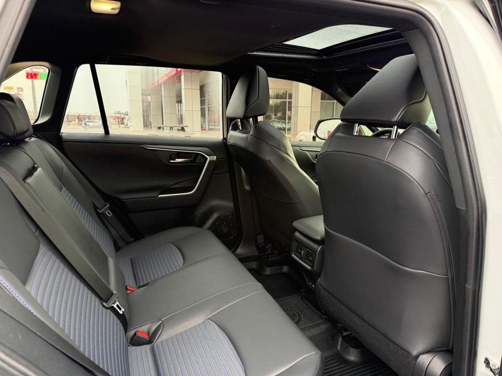 Toyota RAV4 Vehicle Image 11
