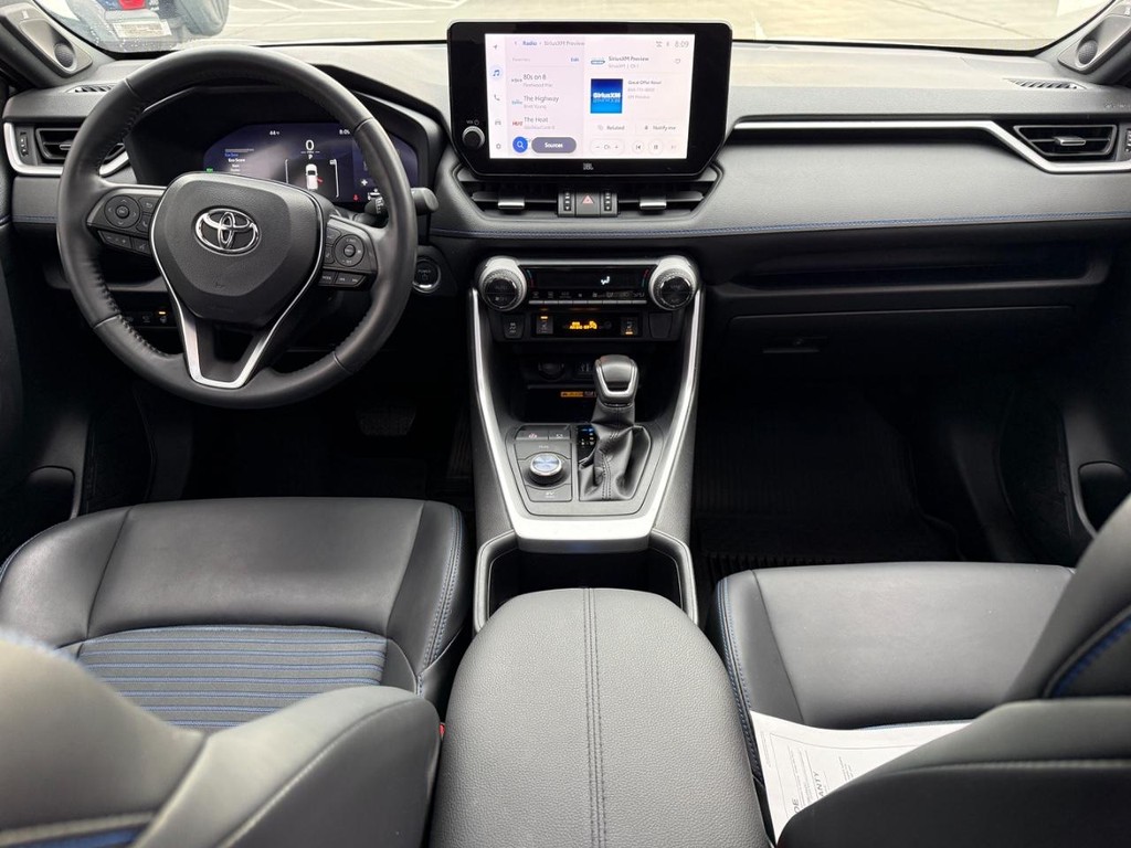 Toyota RAV4 Vehicle Image 12