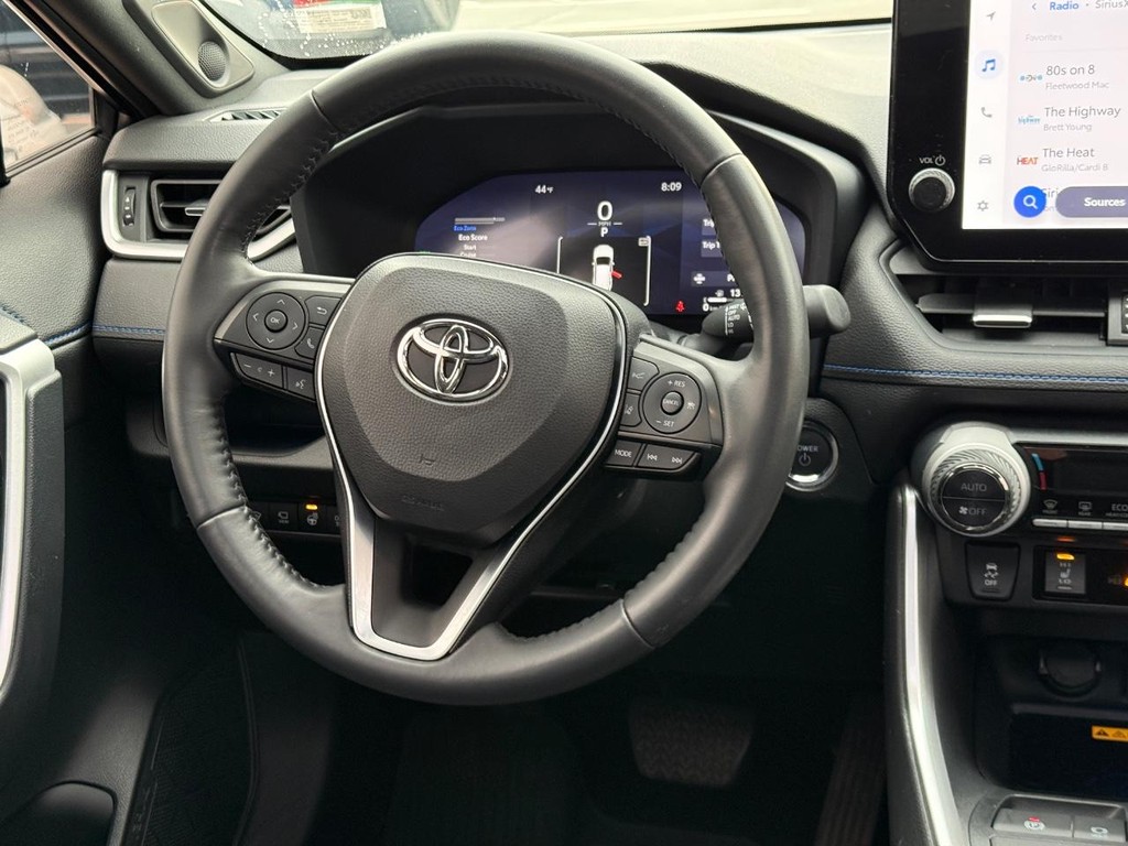 Toyota RAV4 Vehicle Image 13