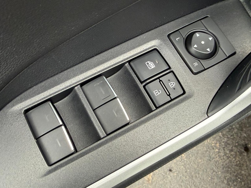 Toyota RAV4 Vehicle Image 15