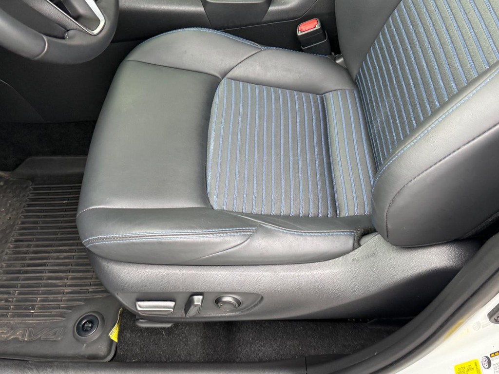 Toyota RAV4 Vehicle Image 17