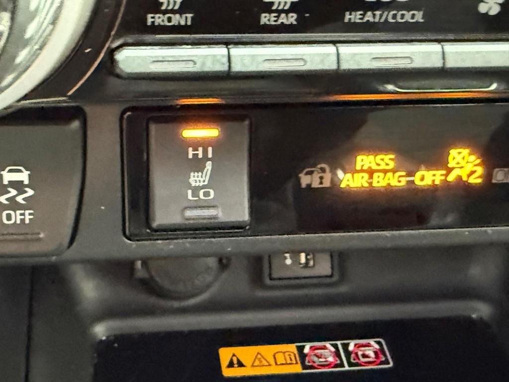 Toyota RAV4 Vehicle Image 23