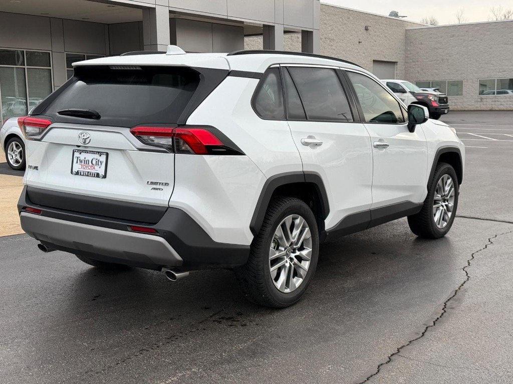 Toyota RAV4 Vehicle Image 3