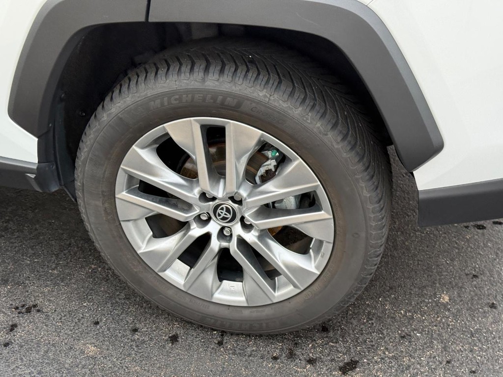 Toyota RAV4 Vehicle Image 8