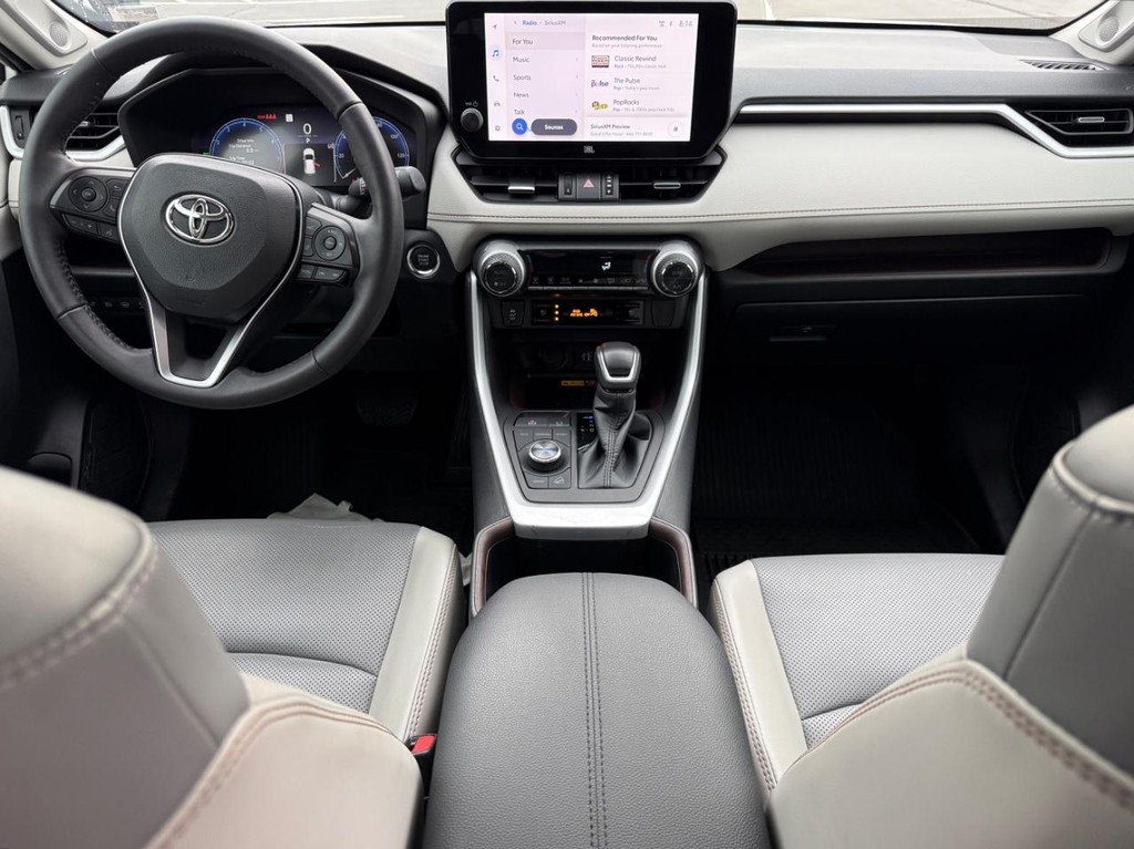 Toyota RAV4 Vehicle Image 12