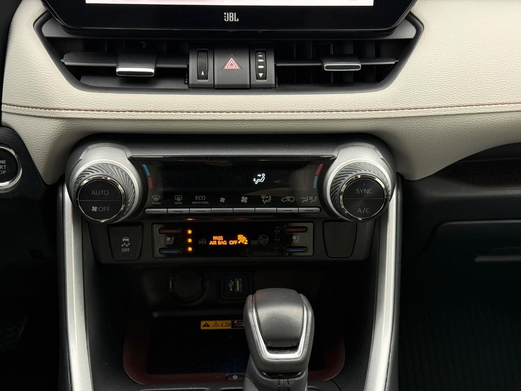 Toyota RAV4 Vehicle Image 15