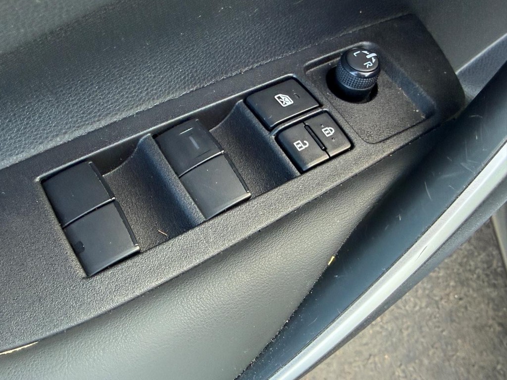 Toyota Corolla Vehicle Image 15