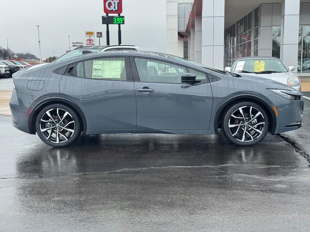 Toyota Prius Plug-In Hybrid Vehicle Image 2