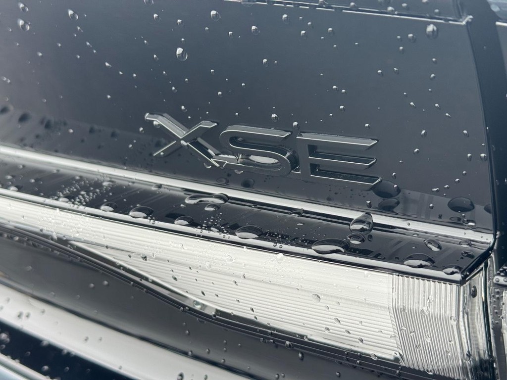 Toyota Prius Plug-In Hybrid Vehicle Image 4