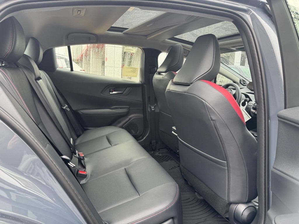 Toyota Prius Plug-In Hybrid Vehicle Image 6