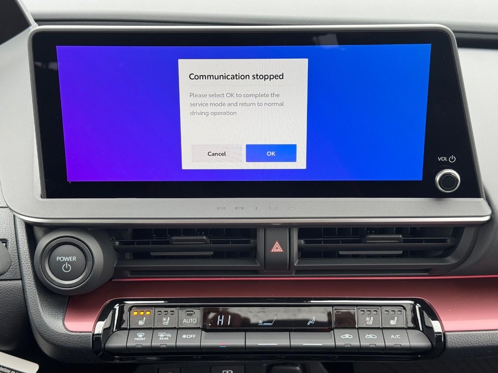 Toyota Prius Plug-In Hybrid Vehicle Image 9