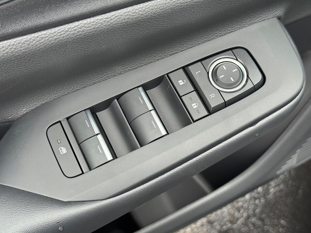 Toyota Prius Plug-In Hybrid Vehicle Image 10