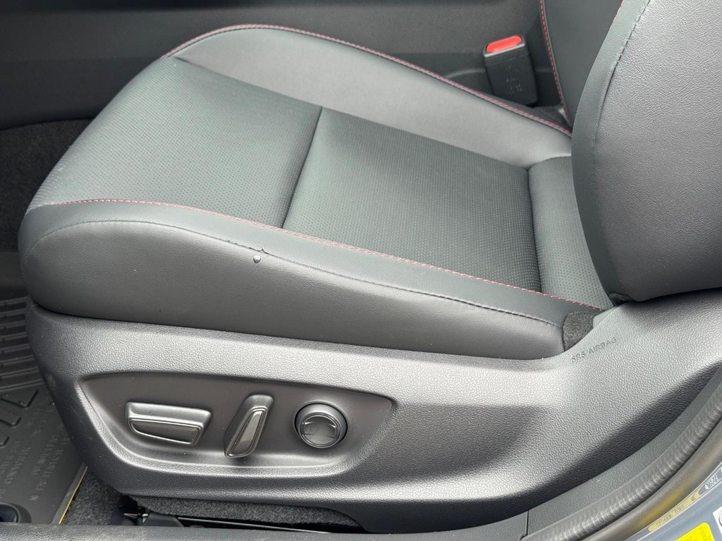 Toyota Prius Plug-In Hybrid Vehicle Image 12