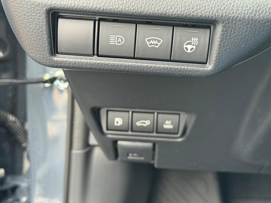 Toyota Prius Plug-In Hybrid Vehicle Image 13