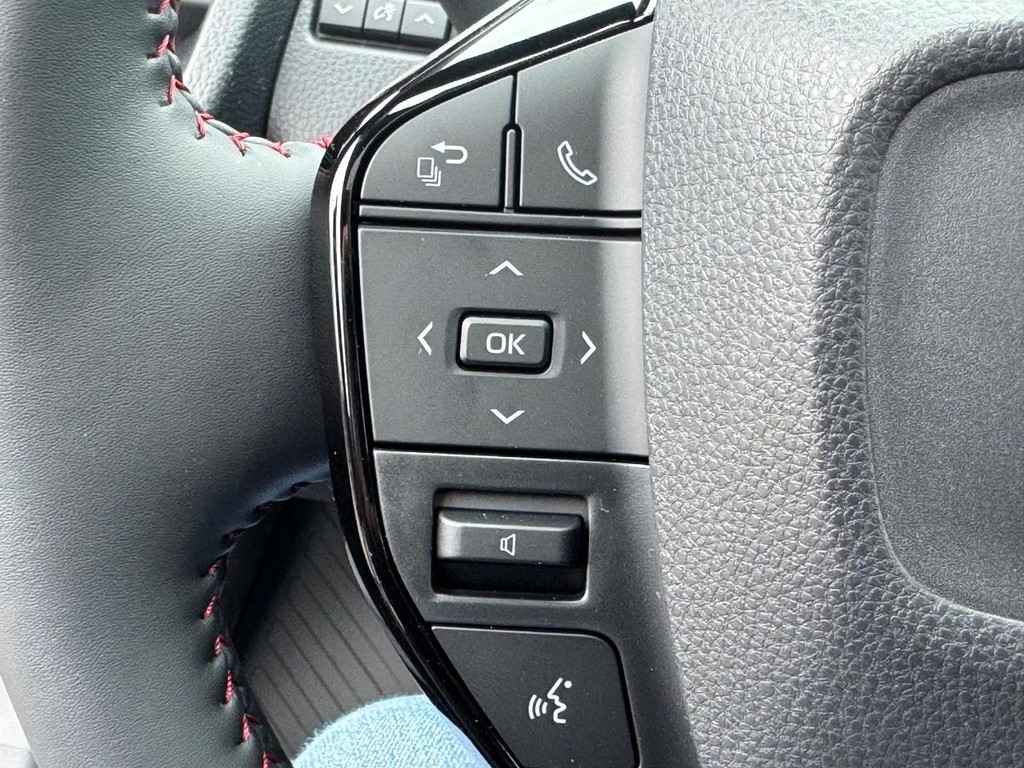 Toyota Prius Plug-In Hybrid Vehicle Image 15