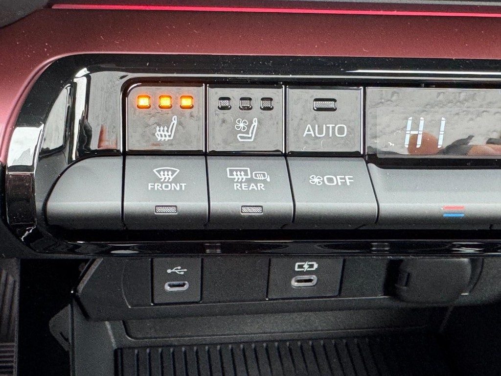 Toyota Prius Plug-In Hybrid Vehicle Image 18