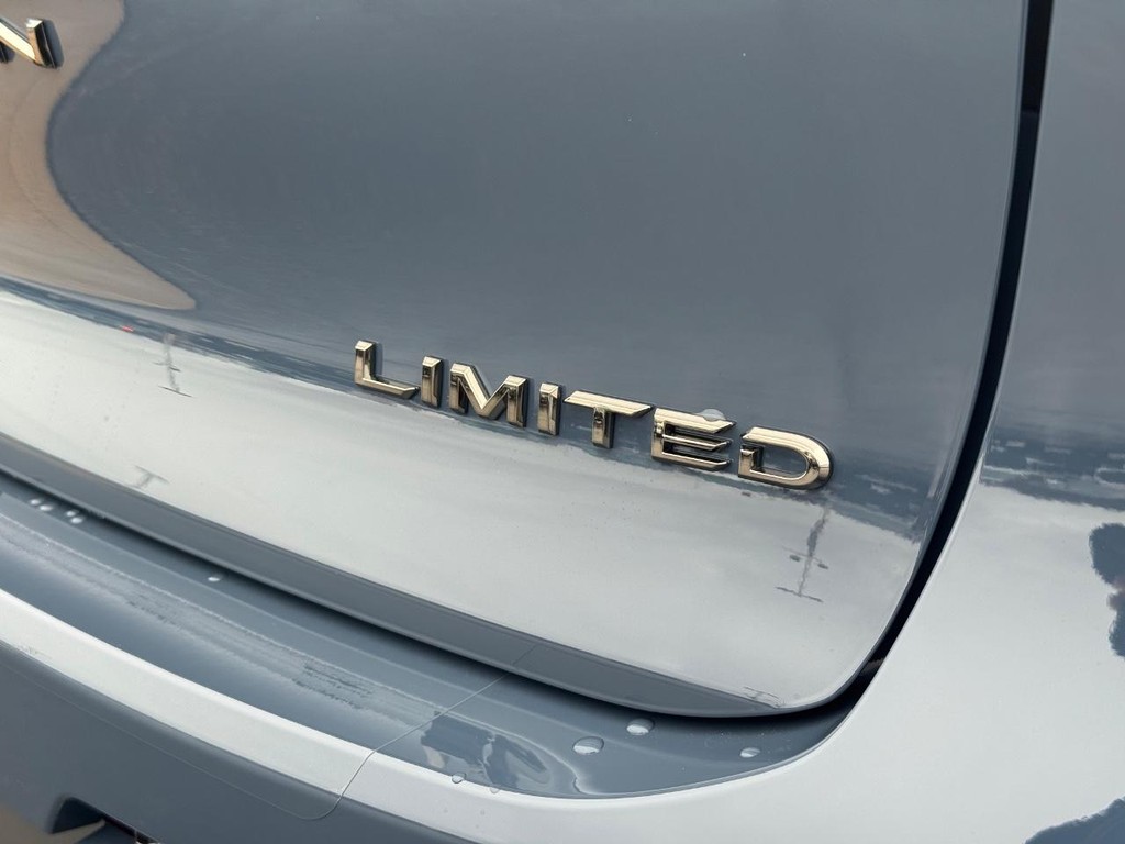 Toyota Crown Vehicle Image 4