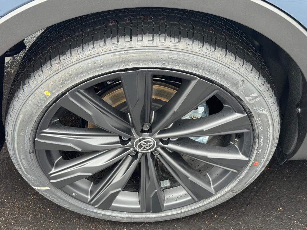 Toyota Crown Vehicle Image 5