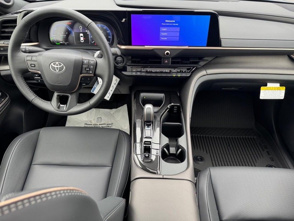 Toyota Crown Vehicle Image 7