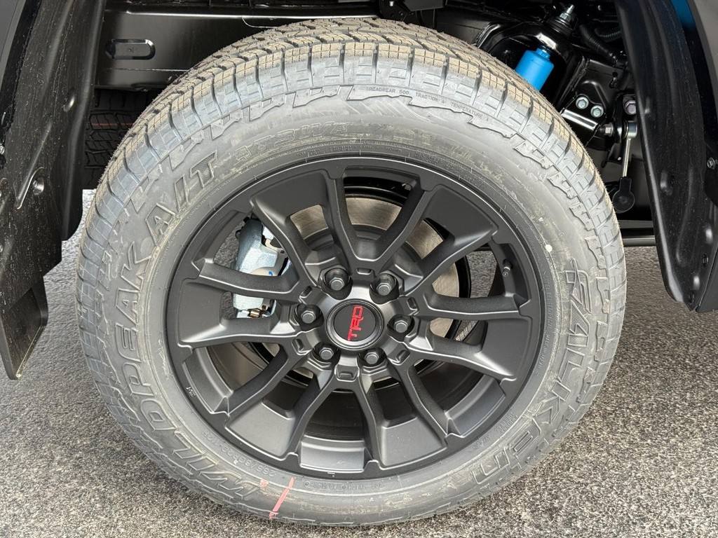 Toyota Tundra 4WD Vehicle Image 4