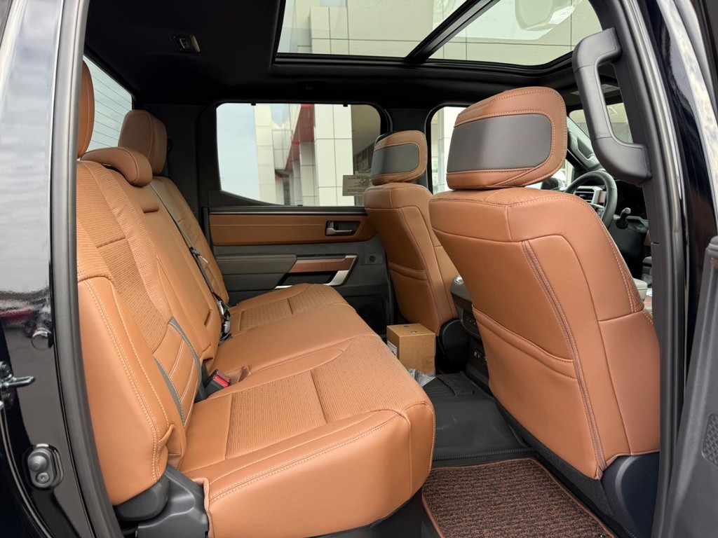 Toyota Tundra 4WD Vehicle Image 5