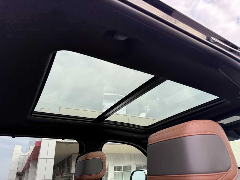 Toyota Tundra 4WD Vehicle Image 6