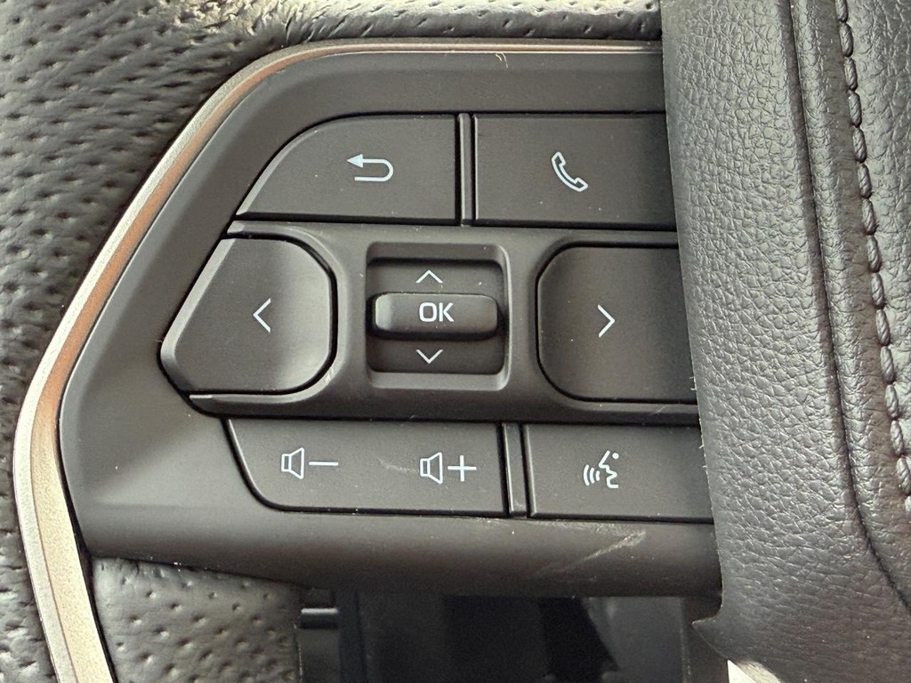 Toyota Tundra 4WD Vehicle Image 10